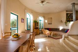 A Home Away From Home בית קשת