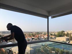 טל תריס